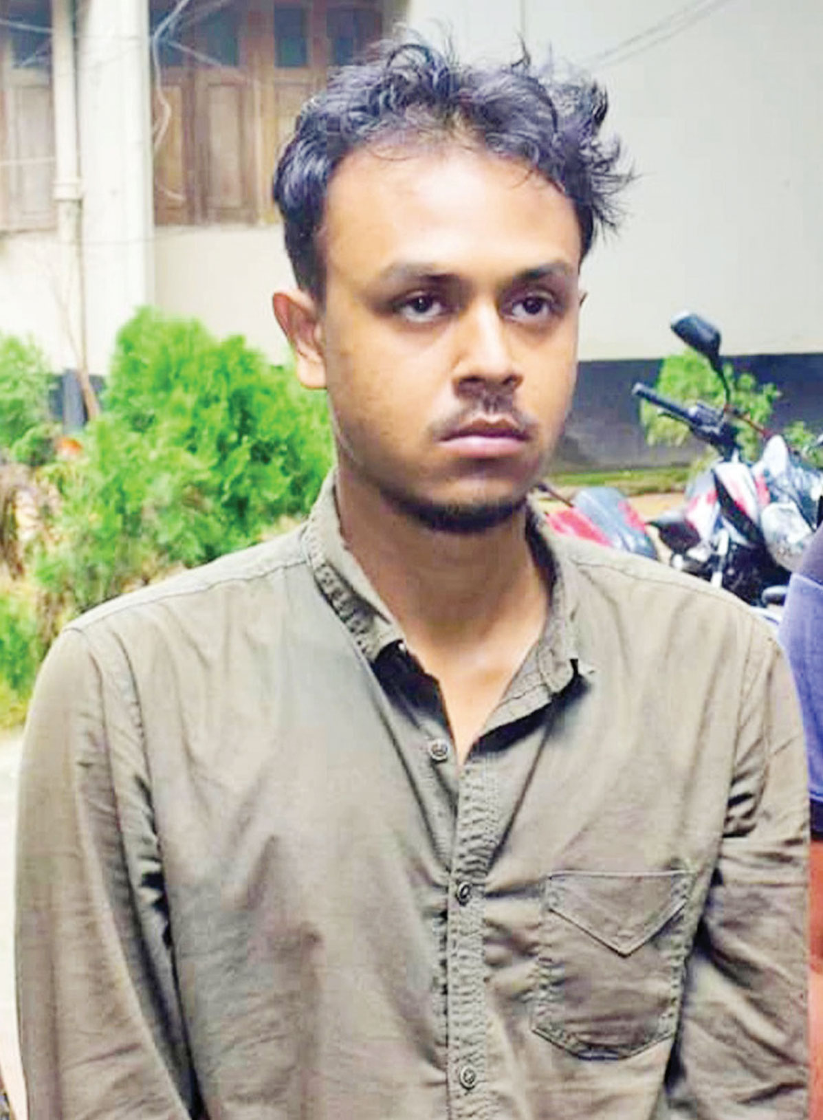 ভিডিও কলে ২০ তরুণীর ছবি ধারণ, যুবক গ্রেপ্তার