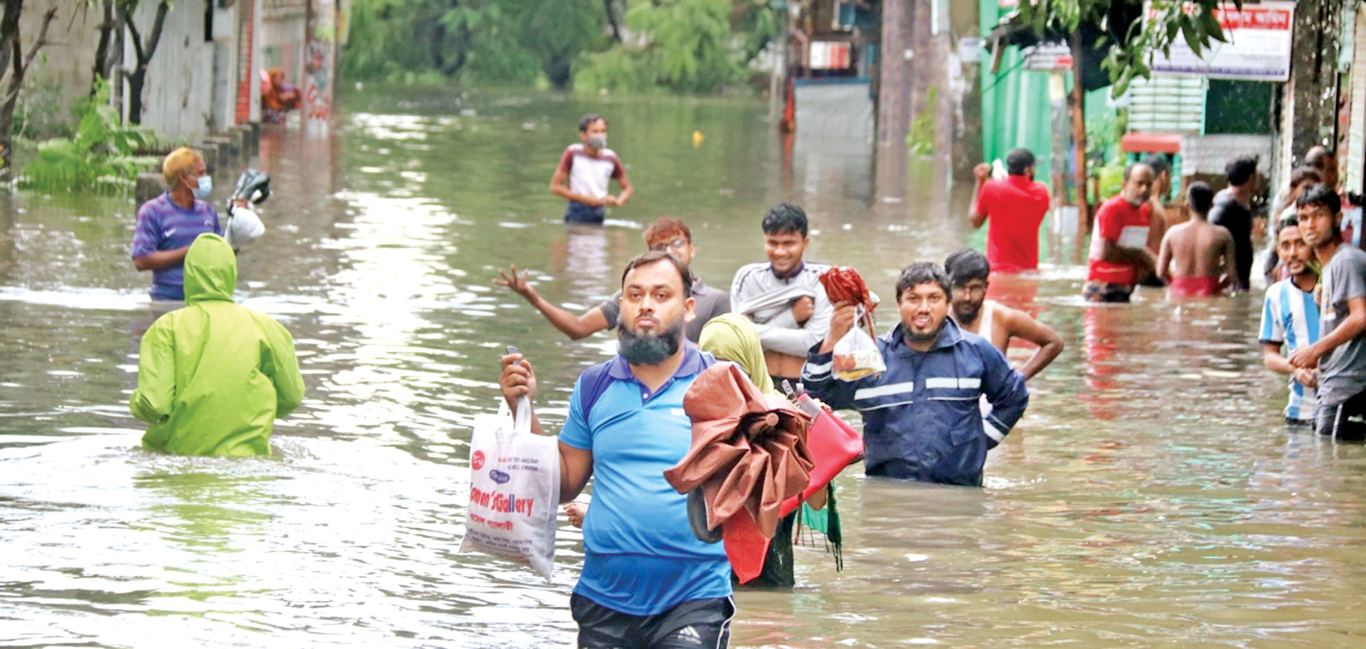 রংপুরে শত বছরের রেকর্ড পানিবন্দি দেড় লাখ মানুষ