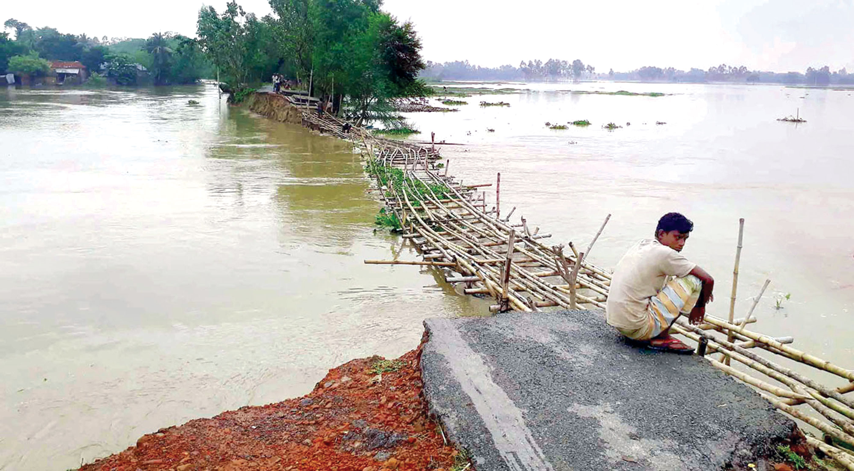 বন্যা পরিস্থিতির অবনতি বিপৎসীমার ওপরে ৩ নদী