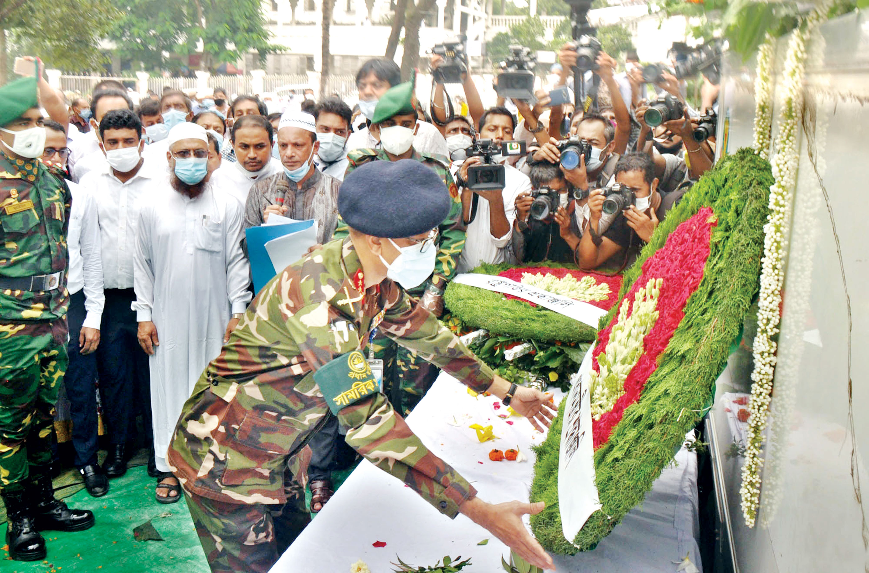 চিরনিদ্রায় শায়িত অ্যাটর্নি জেনারেল মাহবুবে আলম