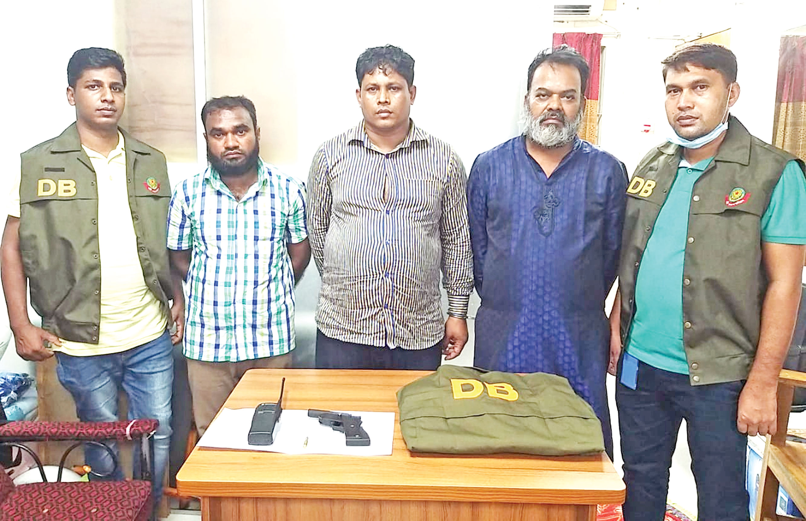 আসলের ভিড়ে নকল ডিবি