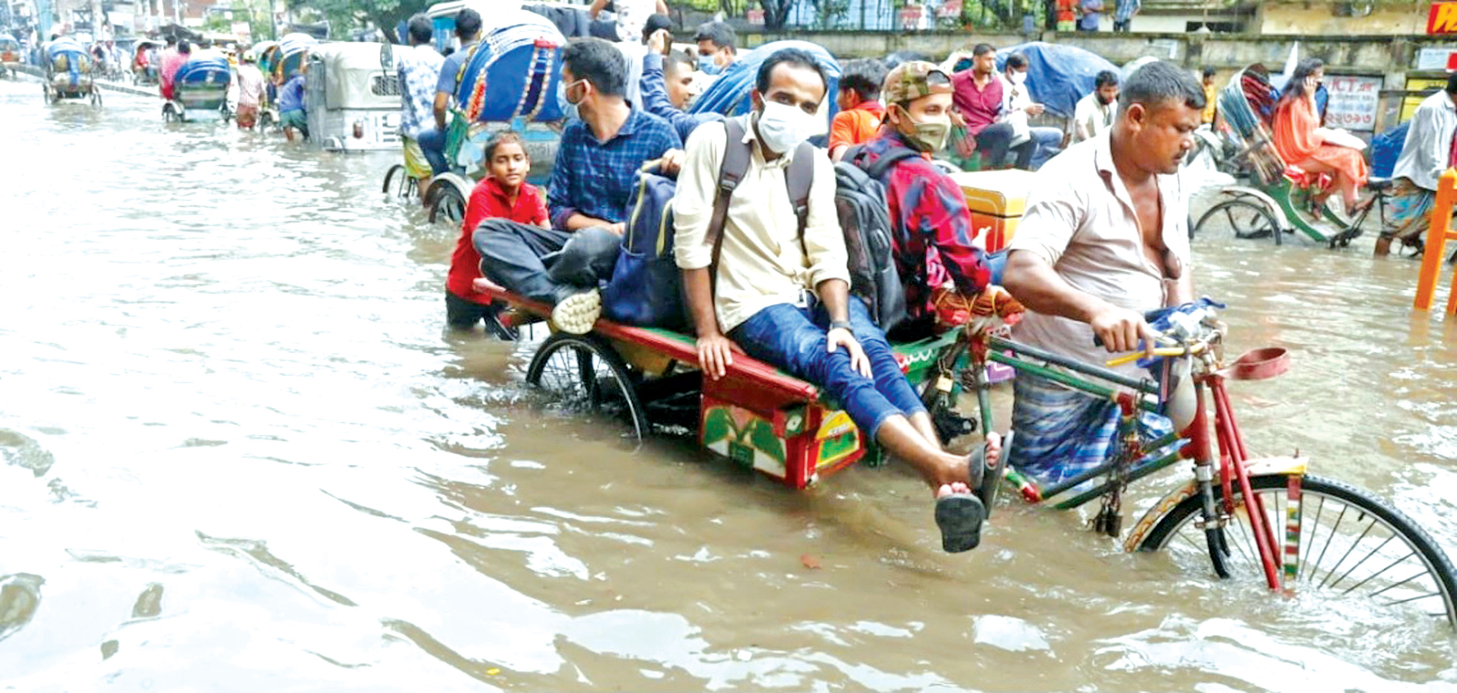 স্বস্তির বৃষ্টিতে রাজধানীতে জলাবদ্ধতা, দুর্ভোগ