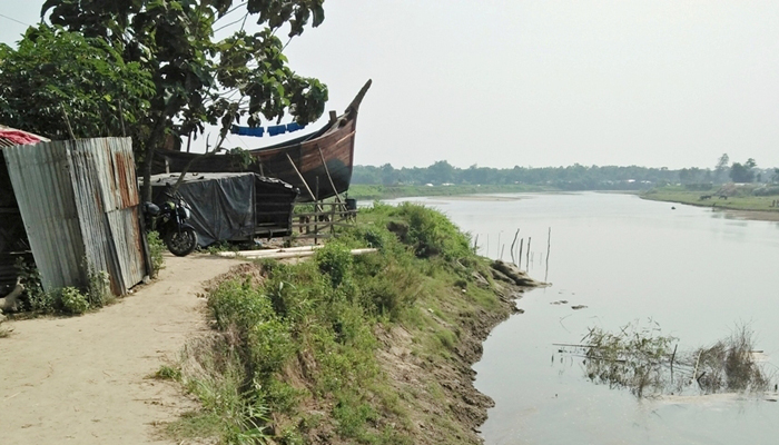 মাতামুহুরী নদীর ভয়াল ভাঙ্গন তাণ্ডবে  ছোট হচ্ছে চকরিয়ার তীরবর্তী জনপদ