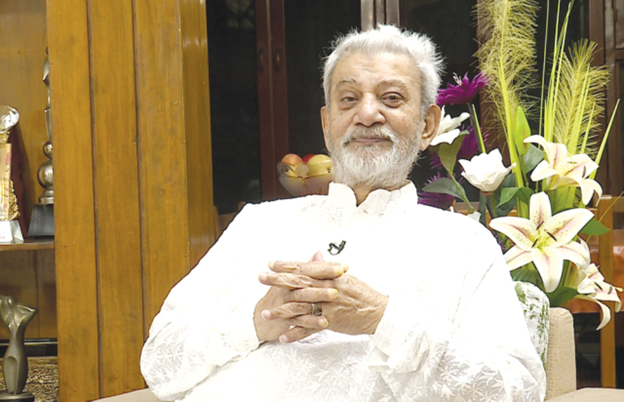 ক্ষয়ে ক্ষয়ে দিন কাটাচ্ছেন প্রবীর মিত্র