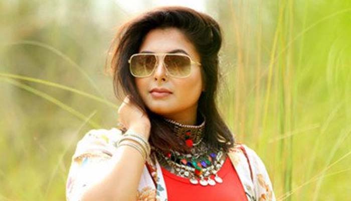 গানে ফিরলেন কোনাল