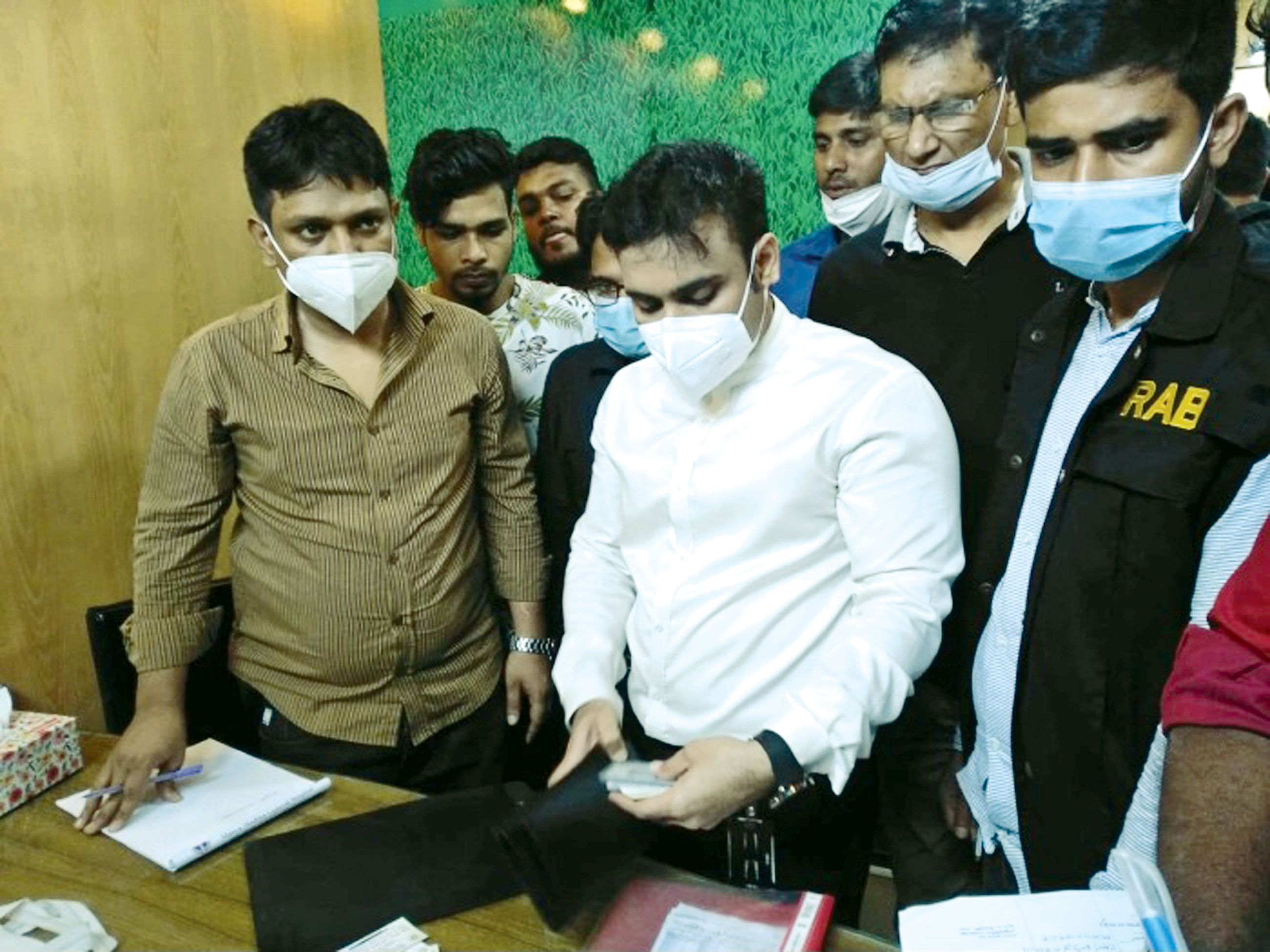 দুই হাসপাতাল সিলগালা, ৬ জনের দন্ড