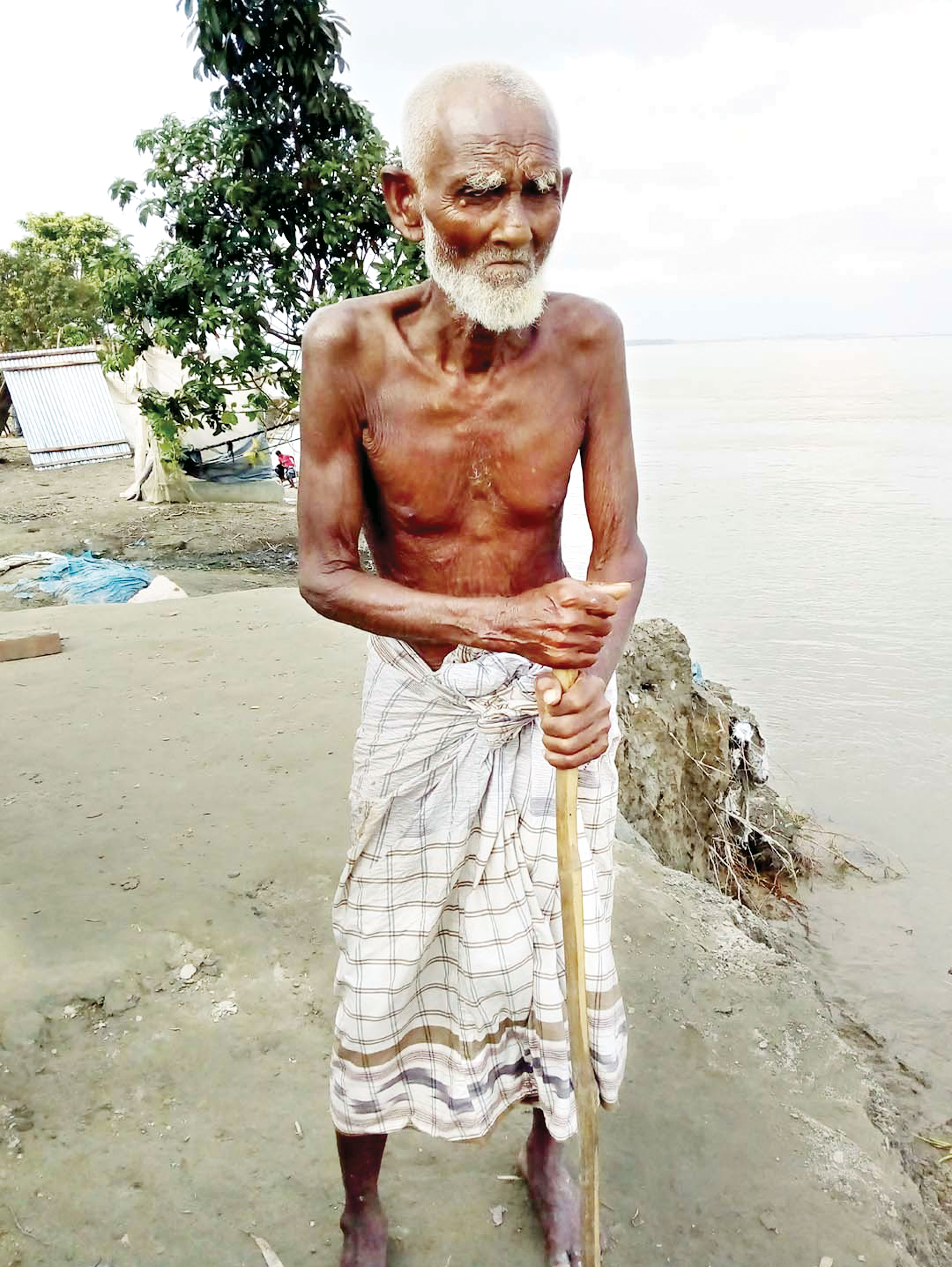 ৮৩ বছরেও বয়স্ক ভাতা মেলেনি হাসেম আলীর