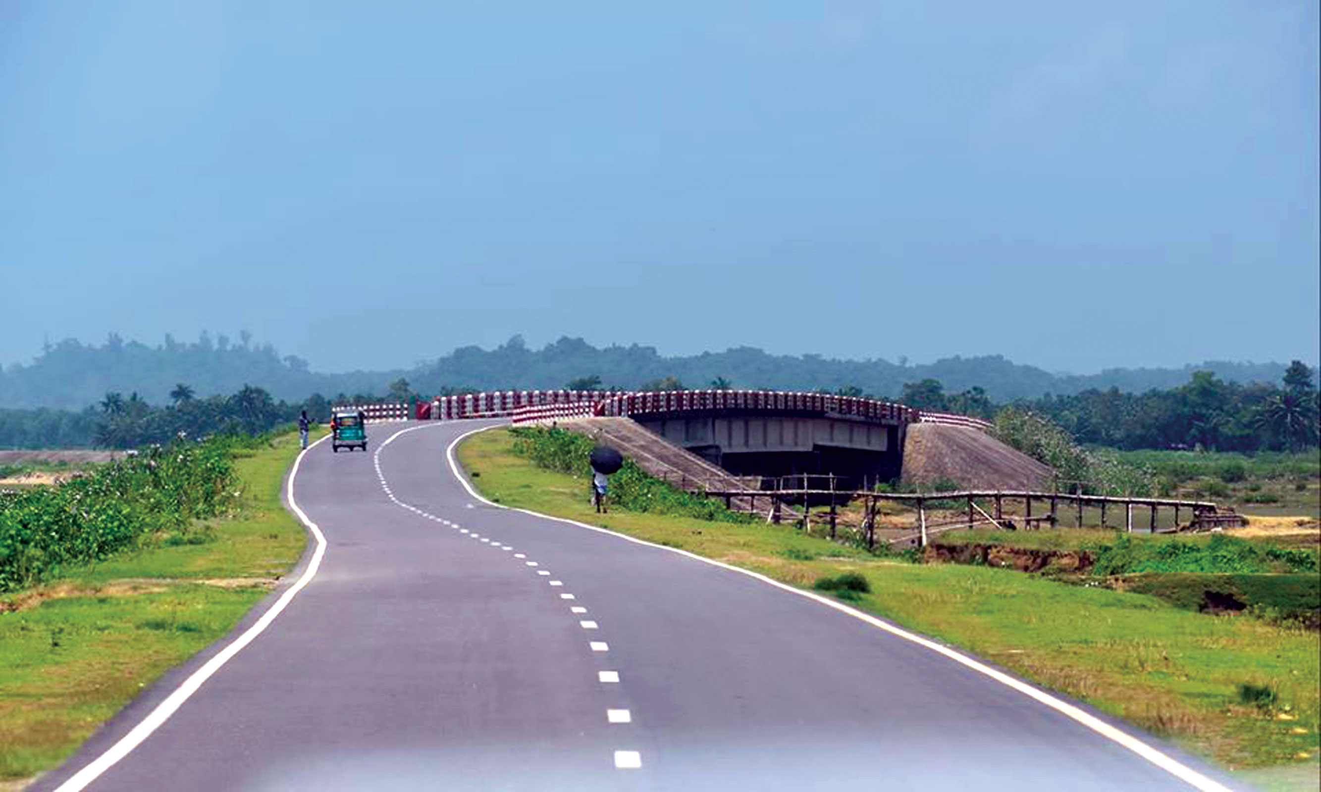 মেরিন ড্রাইভ :পাহাড় আর সমুদ্রের মেলবন্ধন