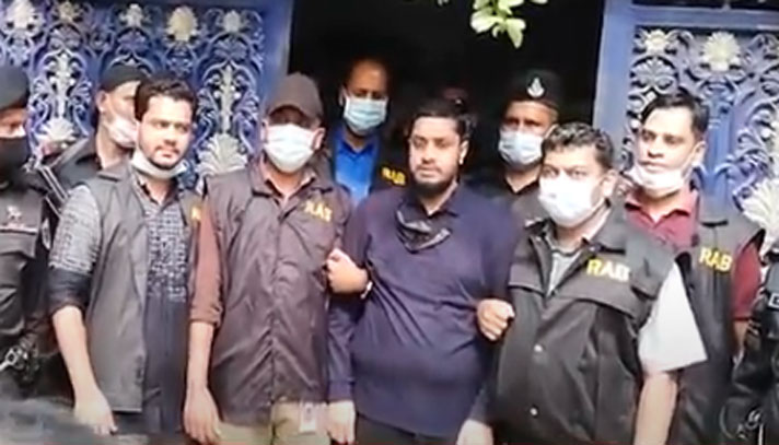 অবৈধ অস্ত্র-মাদকসহ গোল্ডেন মনির গ্রেপ্তার