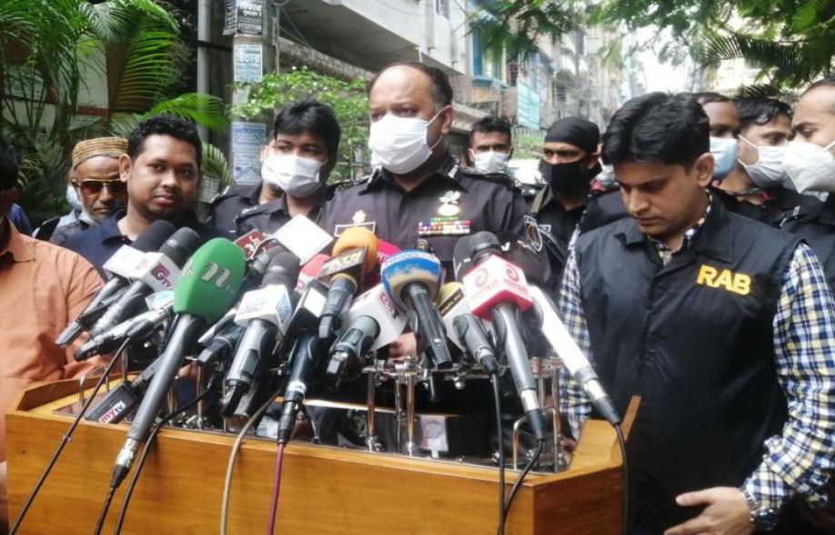 গোল্ডেন মনির একজন হুন্ডি ব্যবসায়ী, স্বর্ণ চোরাকারবারি ও ভূমির দালাল : র‌্যাব