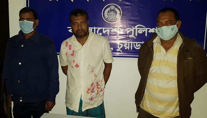 জীবননগরে অস্ত্রসহ এক যুবক আটক