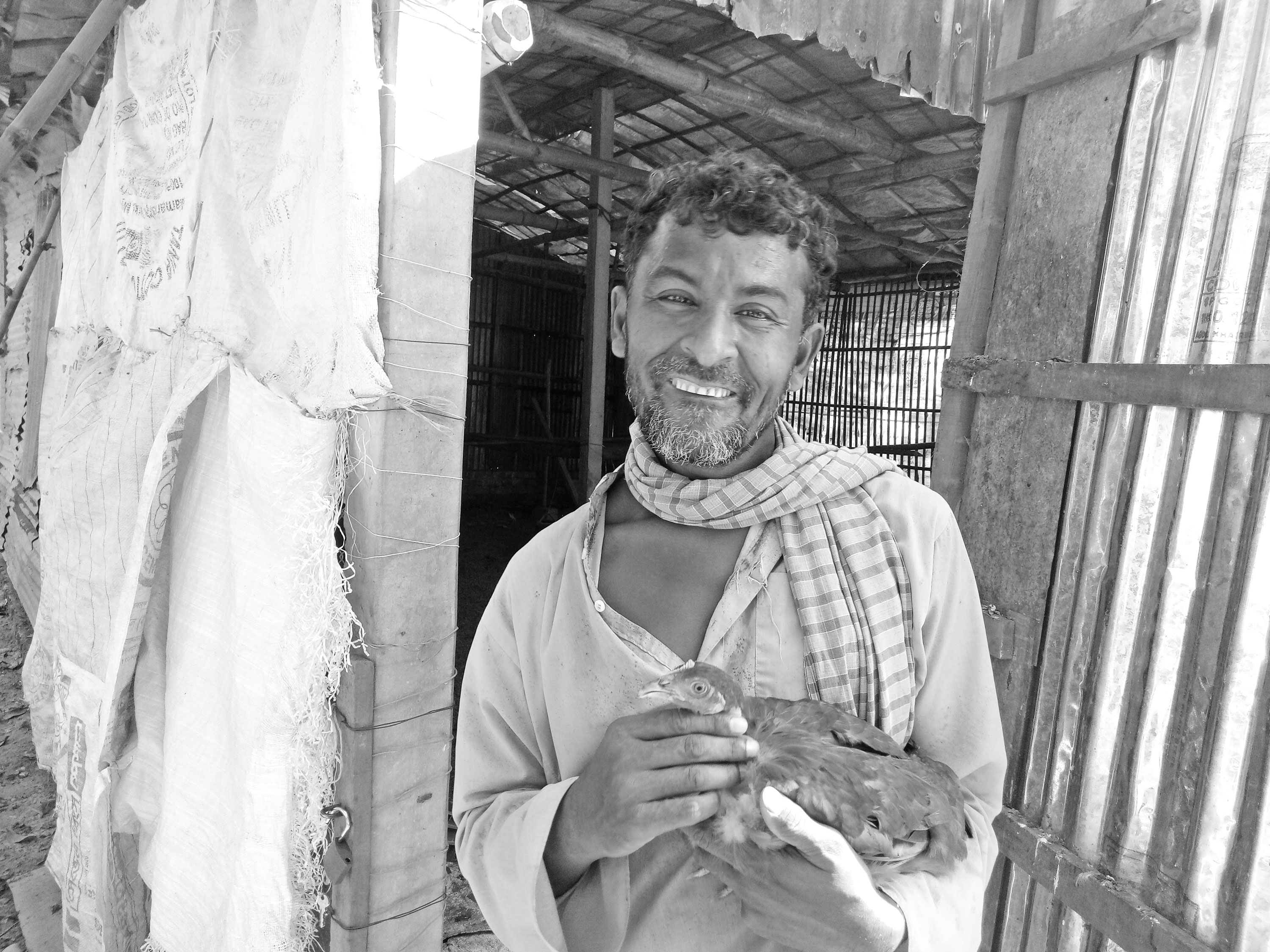 দেশি মুরগি পালনে স্বনির্ভর হতে চান প্রতিবন্ধী নয়ন