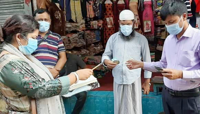সোনাইমুড়ীতে মাস্ক না পড়ায় ও মেয়াদ উর্ত্তীণ  পন্য সামগ্রী বিক্রির অপরাধে জরিমানা