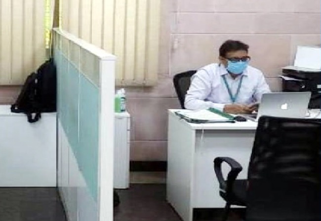 করোনা লক্ষণের অজুহাতে দেখিয়ে অফিসে অনুপস্থিত থাকা যাবে না