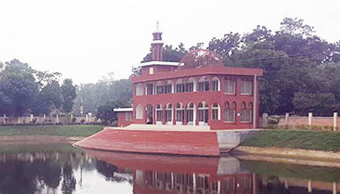 সিরাজগঞ্জে দৃষ্টিনন্দন জমিদার বাড়ি মসজিদ