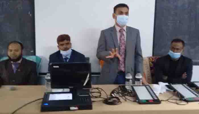 নলডাঙ্গায় প্রিসাইডিং ও পোলিং অফিসারদের কর্মশালা