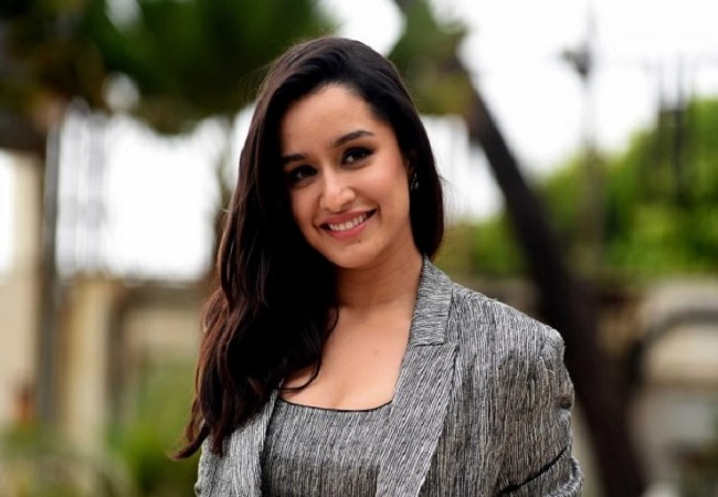 ​মুখের ব্রণ দূর করতে যা করেন শ্রদ্ধা কাপুর