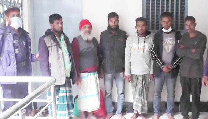 সাতক্ষীরায় সংঘবদ্ধ ইজিবাইক ছিনতাই চক্রের ৯ আসামি গ্রেপ্তার