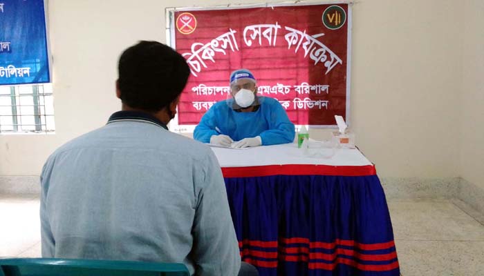 রাজাপুরে সেনাবাহিনীর মেডিকেল ক্যাম্পেইন অনুষ্ঠিত