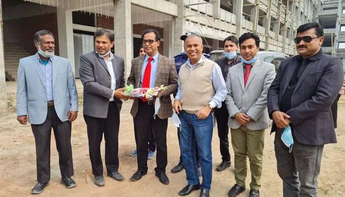 জীবননগরে নির্মাণাধীন কারিগরি স্কুল অ্যান্ড কলেজ পরিদর্শন করলেন যুগ্ম সচিব নবিরুল ইসলাম