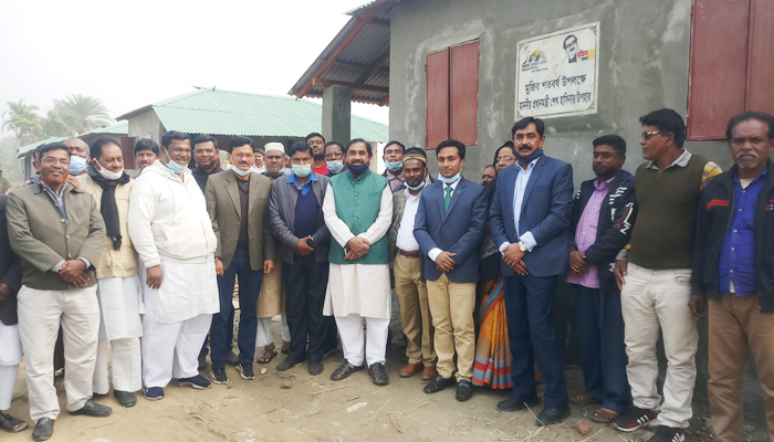 জীবননগরে নির্মানাধীন ঘর পরিদর্শন করলেন চুয়াডাঙ্গা-২ আসনের এমপি