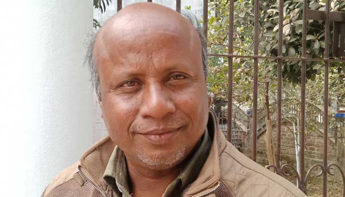 নির্বাচনে পরাজিত হয়ে কান ধরে পানিতে উঠবস