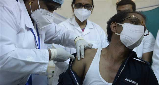 ভারতে ভ্যাকসিন নিয়ে ভয়ে স্বাস্থ্যকর্মীরা