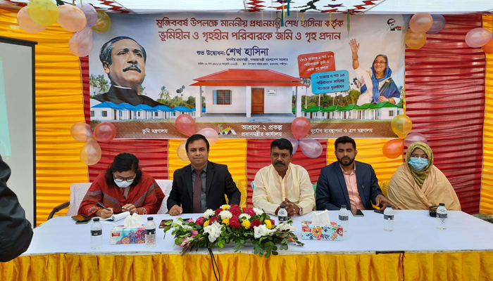 প্রধানমন্ত্রীর উপহার: কমলনগরে ২০ পরিবার পেল ঘর