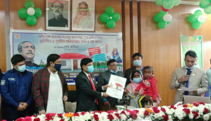 প্রধানমন্ত্রীর ঘর পেল চুয়াডাঙ্গার ১৩৪ পরিবার