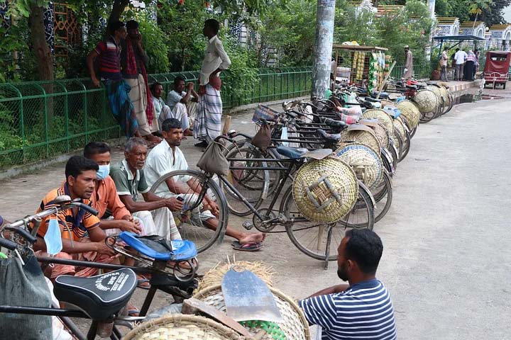দেশে ৪২ শতাংশ মানুষ এখন দরিদ্র