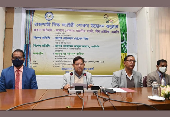 ​রেশম শিল্পকে বিশ্বমানে রূপান্তরে সমন্বিত উদ্যোগ গ্রহণ করা হবে: পাটমন্ত্রী