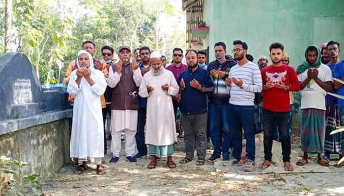 ​পটুয়াখালীতে সাংবাদিক আলতাফ মাহমুদের ৫ম মৃত্যুবার্ষিকীতে শ্রদ্ধা নিবেদন।
