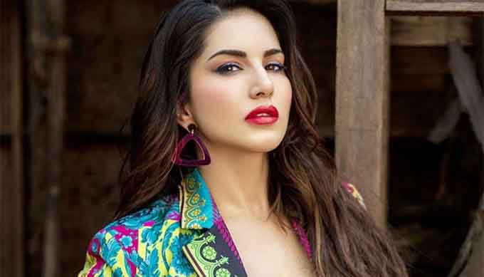 নেট দুনিয়ায় ফের সানি লিওনের ঝড়!