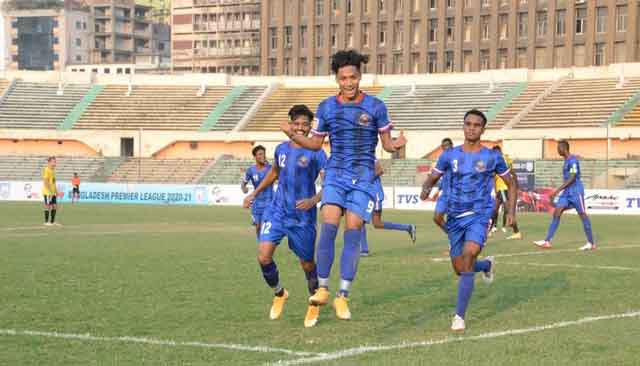 ছয় গোলের ম্যাচে শেখ জামালকে রুখে দিল পুলিশ