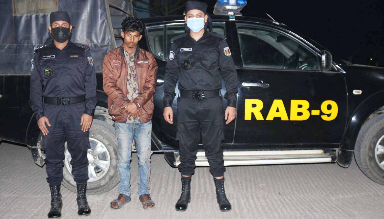 সিলেটে ১৩৭৭ পিস ইয়াবাসহ  বিক্রেতা গ্রেফতার