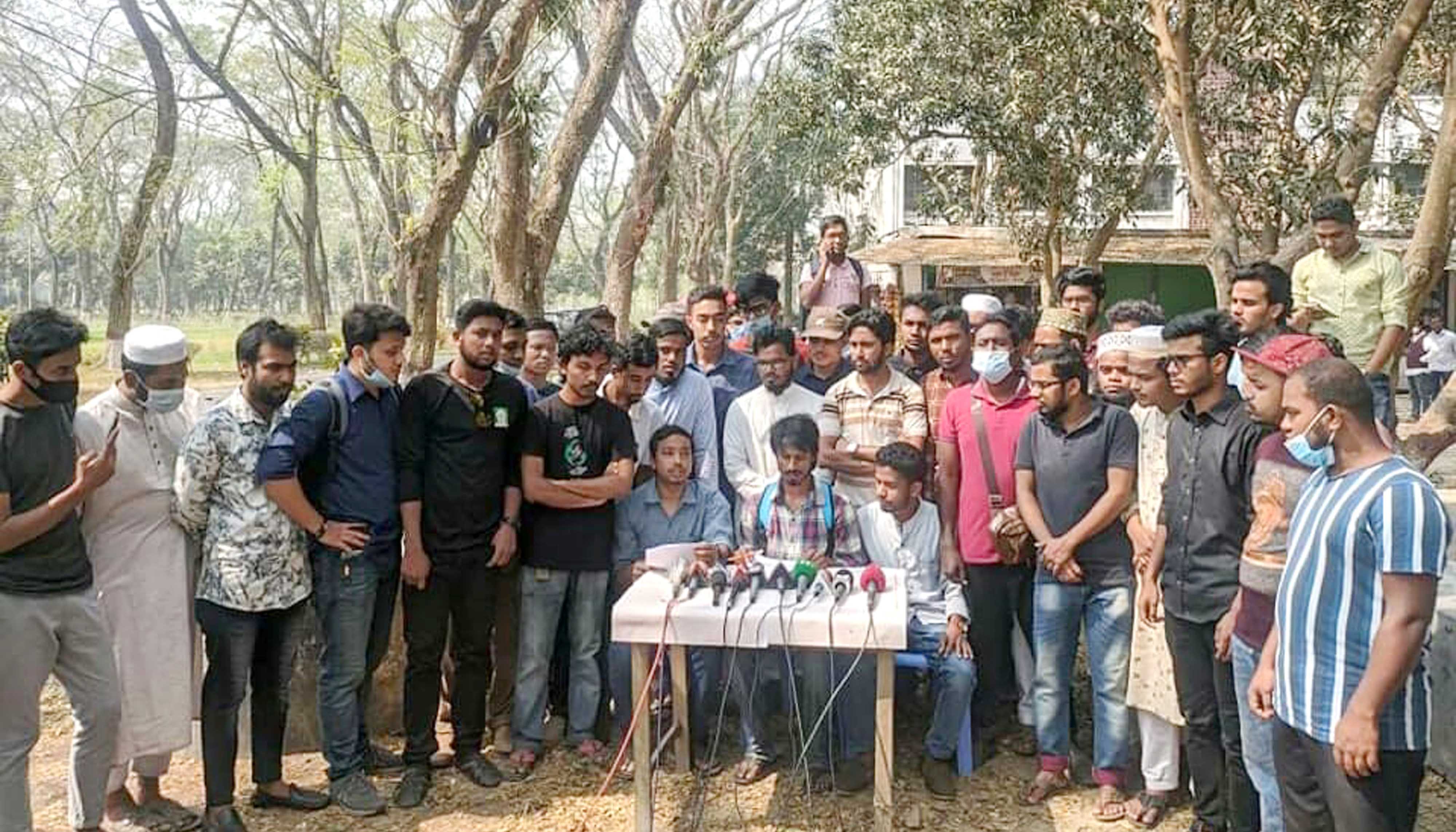 ১ মার্চের মধ্যে হল খোলার আলটিমেটাম ইবি শিক্ষার্থীদের