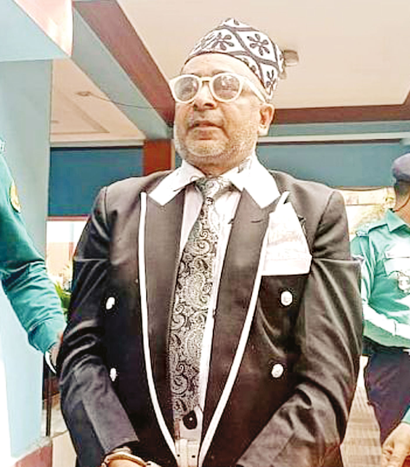 ধরা পড়লেন সেই 'মহাপ্রতারক'
