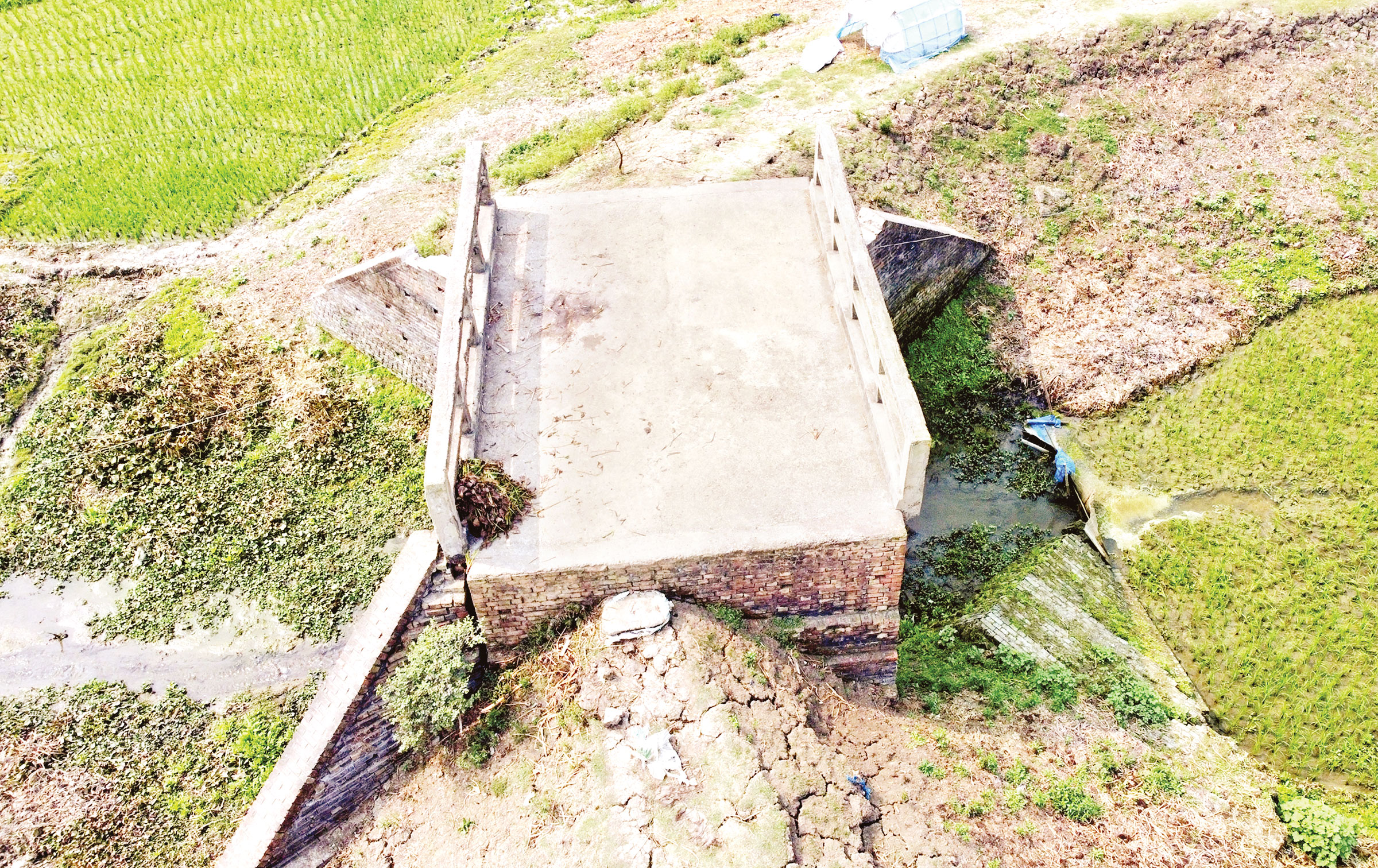 সেতু আছে, নেই সংযোগ সড়ক