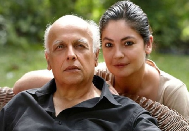 মহেশ ভাটের পরকীয়ায় আসক্তি নিয়ে মুখ খুললেন মেয়ে পূজা