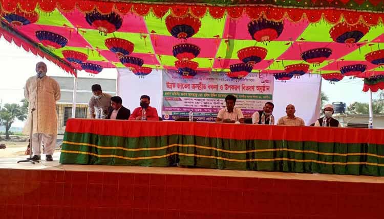 বদলগাছীতে ক্ষুদ্র নৃ-গোষ্ঠিদের মাঝে গরু বিতরণ