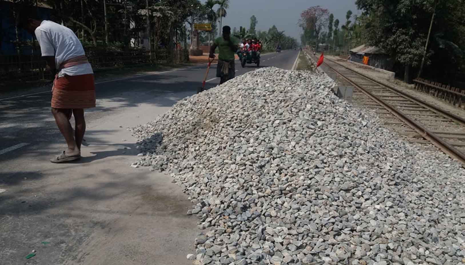 রাজারহাটে পিকআপ-সিএনজির মুখোমুখী সংঘর্ষে নিহত ১
