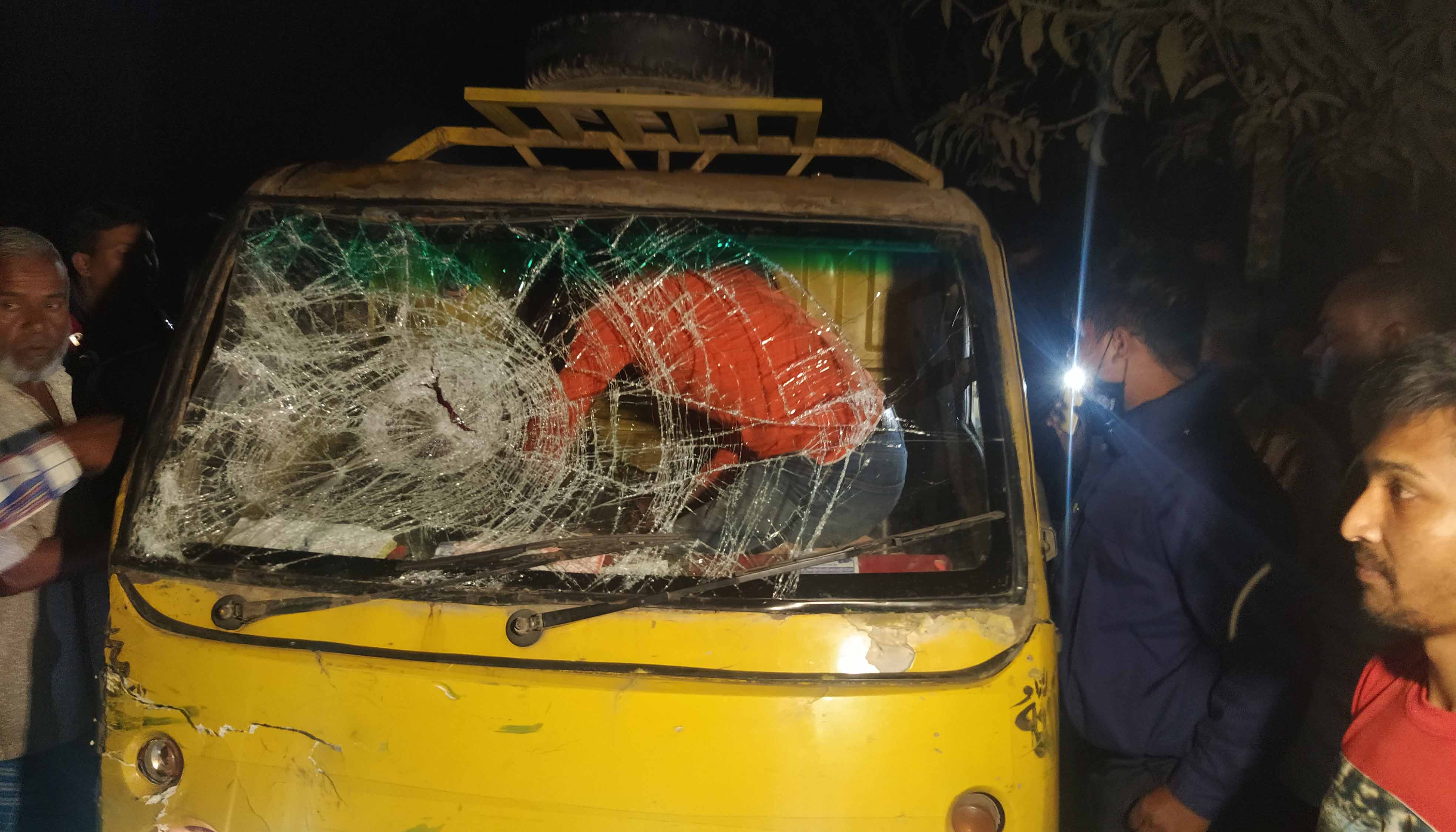 রাজারহাটে পিকআপ সিএনজি মুখোমুখী সংঘর্ষে নিহত-১, পুলিশসহ আহত-৫