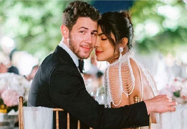 ​বয়সের বিশাল ব্যবধানকে জয় করে সুখে আছেন নিক-প্রিয়াঙ্কা