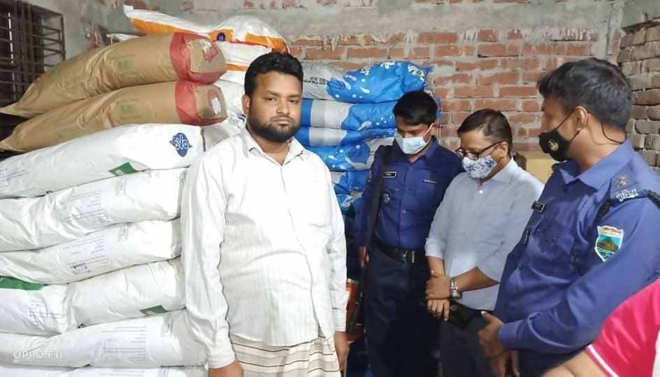 সাপাহারে অবৈধ ভাবে গুঁড়ো দুধ মজুদ ও বিক্রয়ের দায়ে ভ্রাম্যমাণ আদালতে জরিমানা