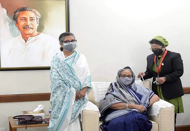 টিকা নিয়েছেন প্রধানমন্ত্রী