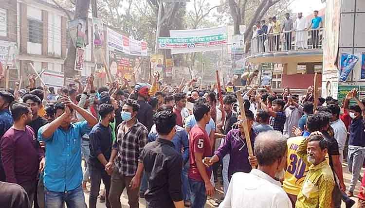 আইনমন্ত্রীর উপস্থিতিতে দুই মেয়রপ্রার্থীর সমর্থকদের সংঘর্ষ, আহত ১০