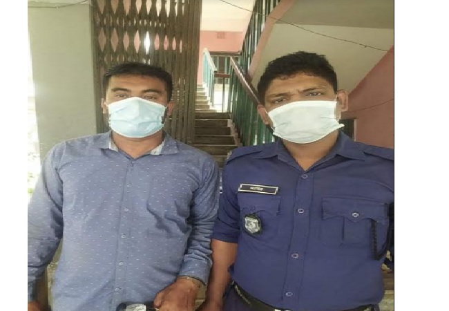সুবর্ণচরে মদ দিয়ে ফাঁসাতে গিয়ে নিজেই ফেঁসে গেলেন