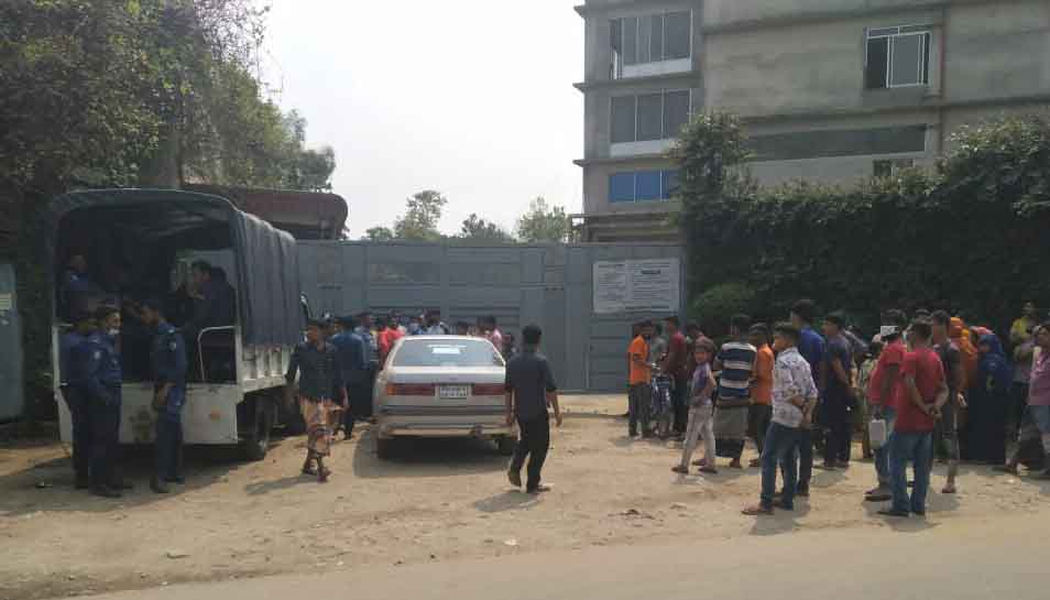 ​শ্রীপুরে কারখানায় আগুনে শ্রমিকের মৃত্যু!