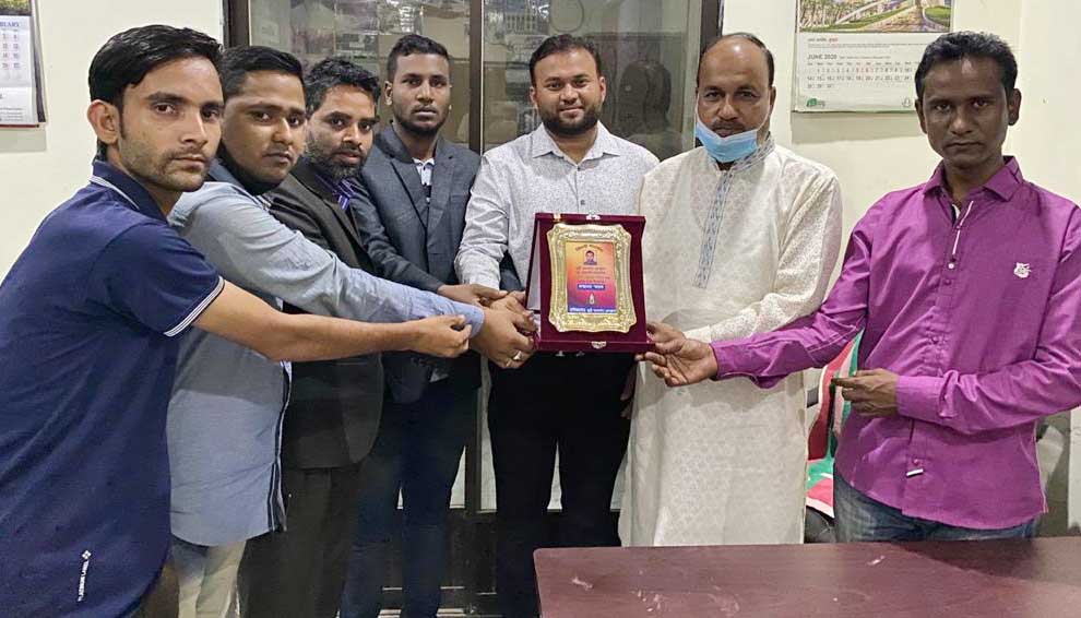 জুড়িতে সাংবাদিক পলাশকে সংবর্ধনা