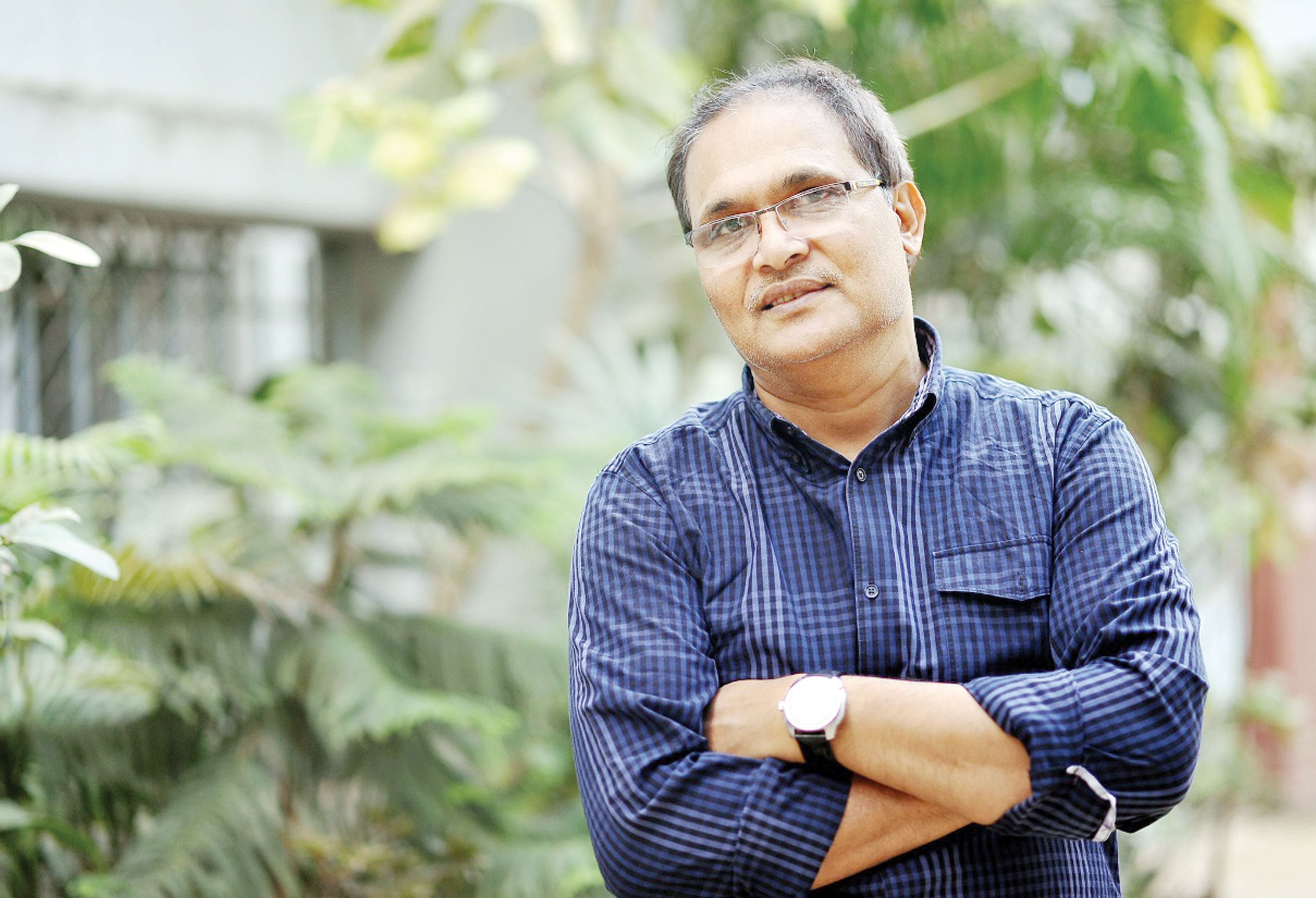 হঠাৎ দেশে ফিরলেন তপন চৌধুরী